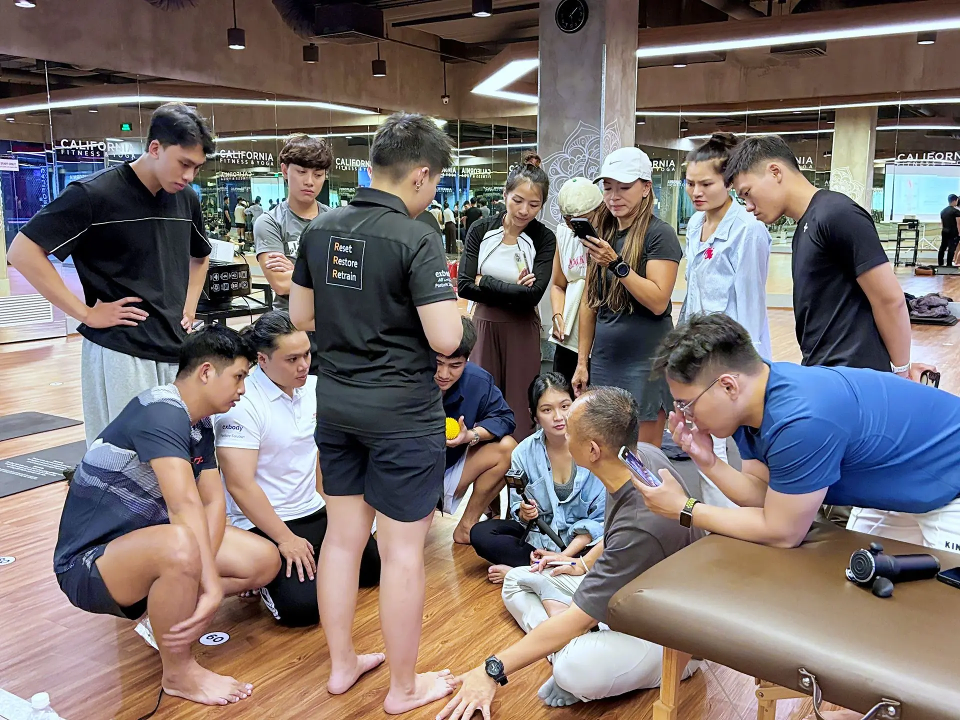 chứng chỉ, chứng nhận fitness, chứng nhận huấn luyện viên cá nhân, chứng nhận PT thể dục hiệu chỉnh tư thế - vận động  giãn cơ tích hợp - giãn cơ có huấn luyện viên trải mạc cơ, hyperblade, fitness, giải phóng mô mạc  giải nén mạc cơ