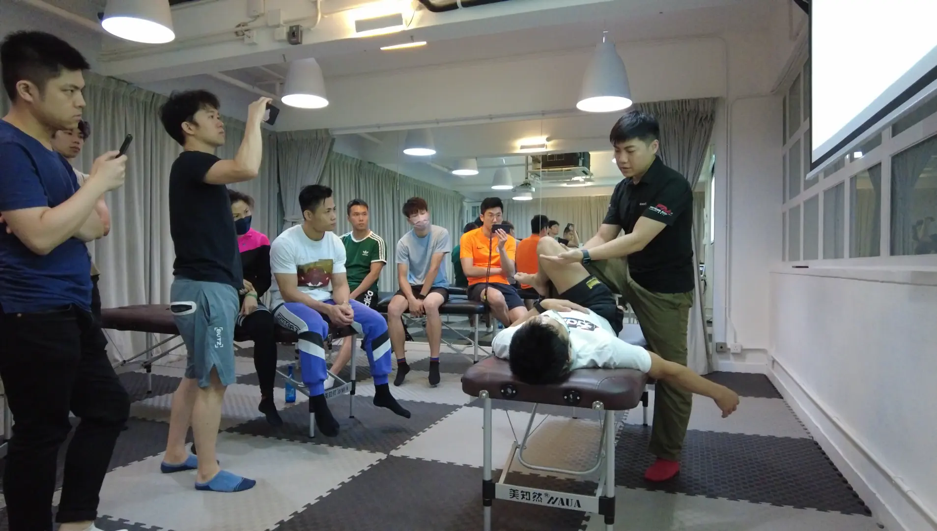 chứng chỉ, chứng nhận fitness, chứng nhận huấn luyện viên cá nhân, chứng nhận PT thể dục hiệu chỉnh tư thế - vận động  giãn cơ tích hợp - giãn cơ có huấn luyện viên trải mạc cơ, hyperblade, fitness, giải phóng mô mạc  giải nén mạc cơ